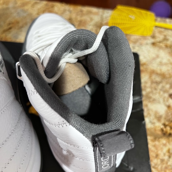 AJ retro 12 GS- sz 7 youth Like NEW w/ box !! - Picture 10 of 13